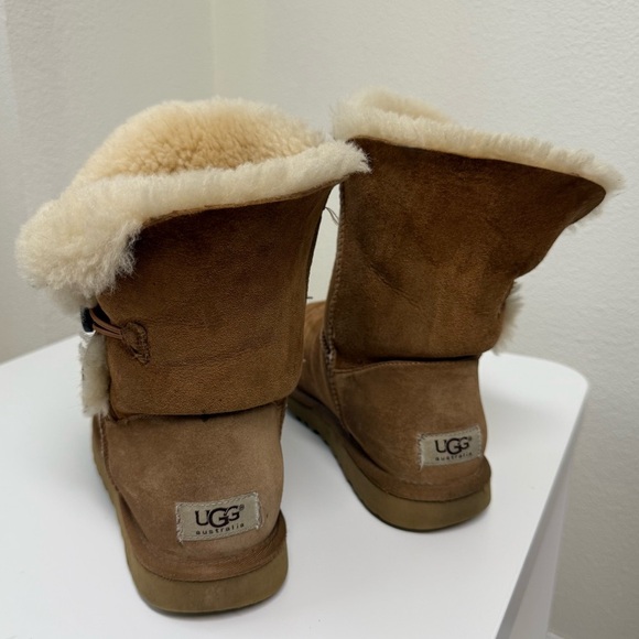 UGG Chesnut Bailey Button Winter Boots Women’s Size 9 - Picture 5 of 5